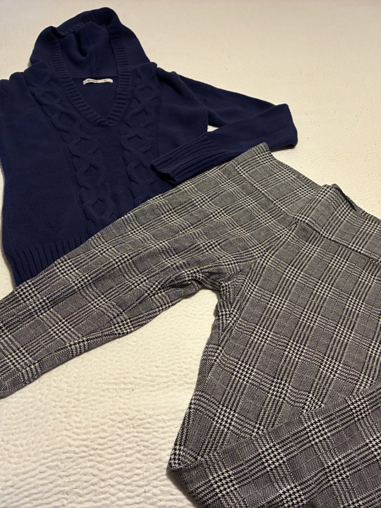 Old Navy Cotton Hoody And Gray Check Leggings - Size Small Preloved